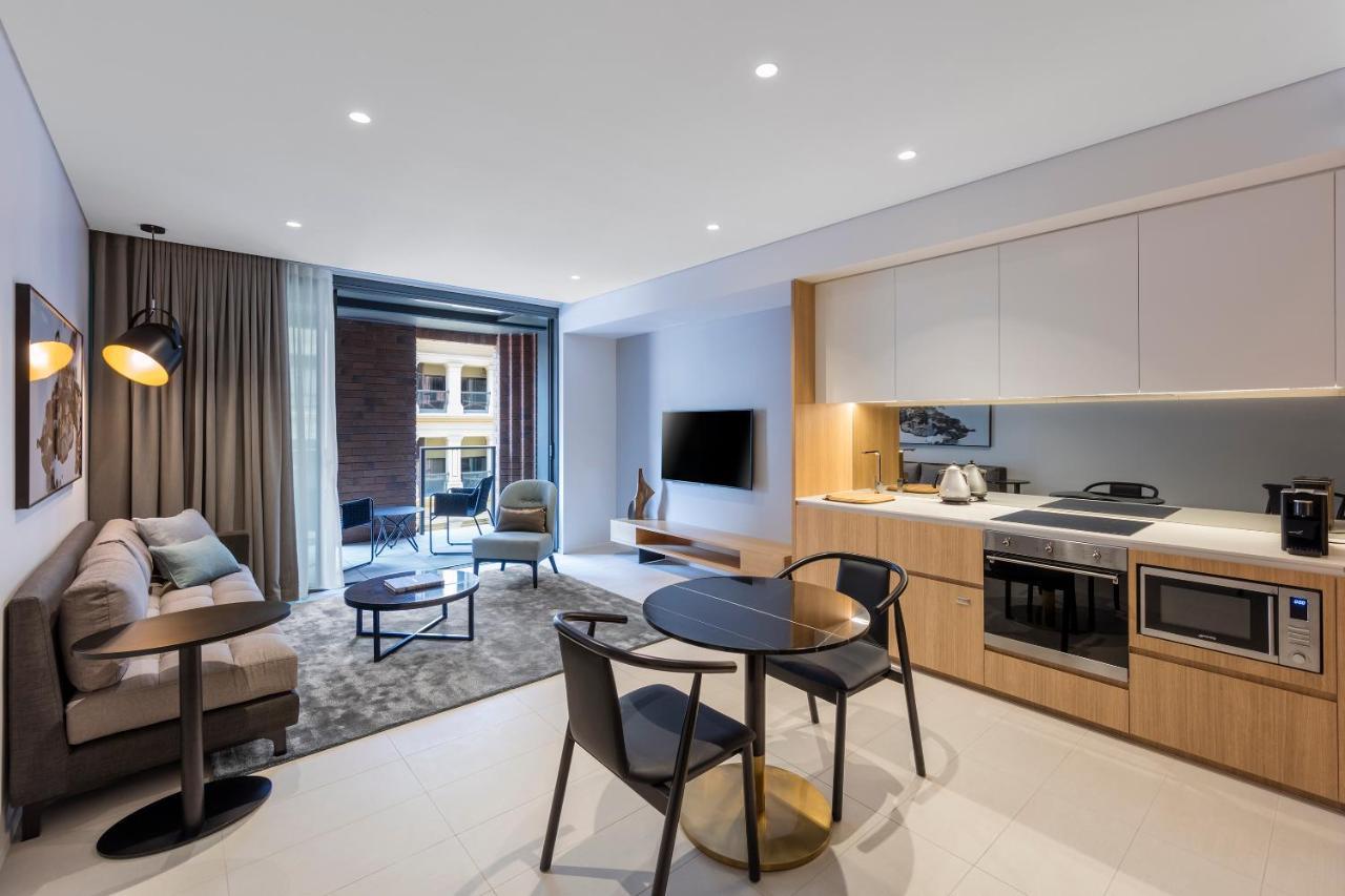 Skye Suites Sydney Sidney Exterior foto A typical apartment at The Standard London