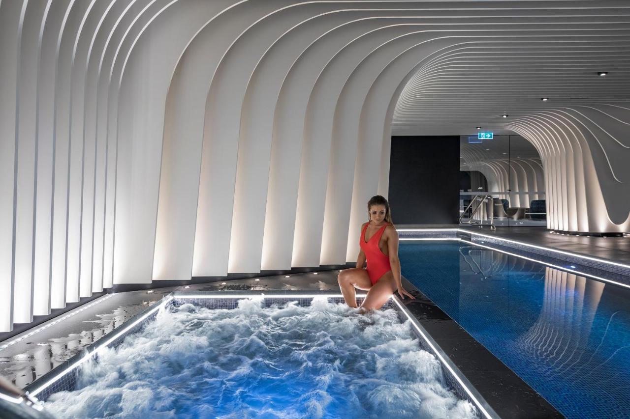 Skye Suites Sydney Sidney Exterior foto The spa at The Dorchester